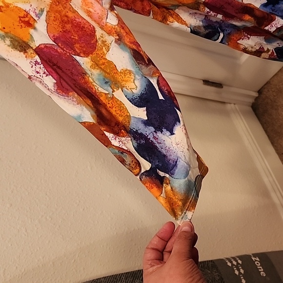 NWT Avenue Multicolor Top. Size 14/16 - Picture 4 of 7